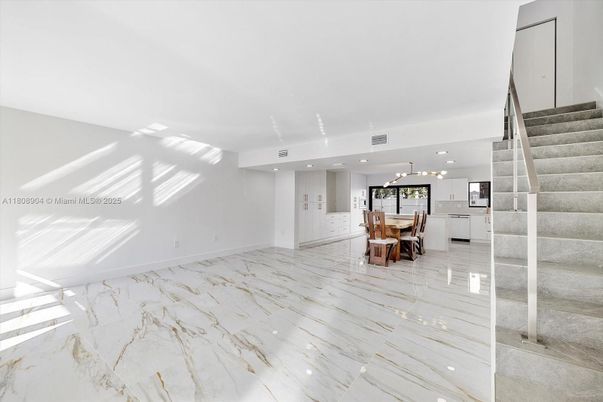 Dining room, Interior, Kitchen, Marble, Pendant Lights, Recessed Lighting