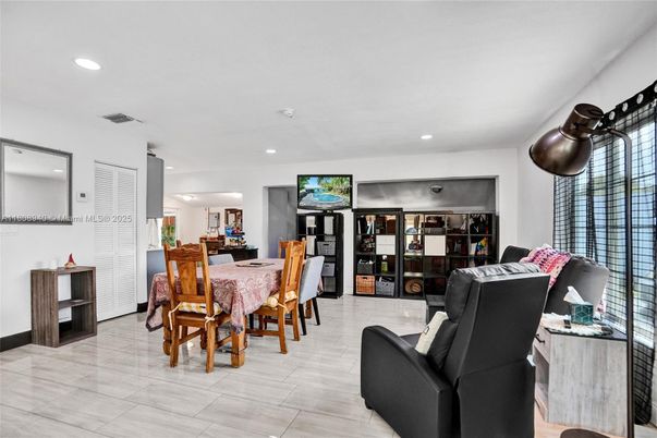 Dining room, Interior, Recessed Lighting