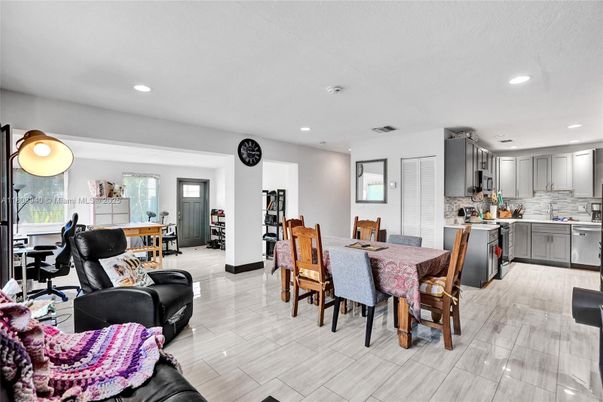 Dining room, Interior, Kitchen, Recessed Lighting