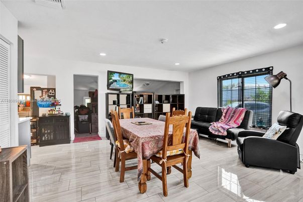 Dining room, Interior, Living room, Recessed Lighting