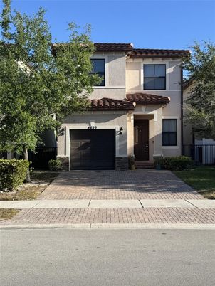 Attached, Exterior, Facade, Mediterranean