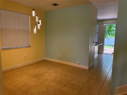 Empty room, Interior, Pendant Lights
