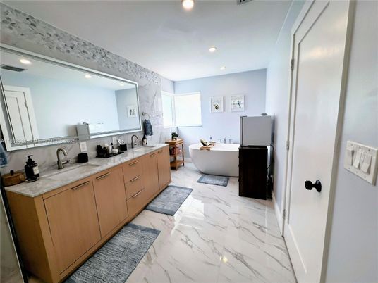 Bathroom, Dual Sink Vanities, Free Standing Baths, Interior, Marble, Recessed Lighting