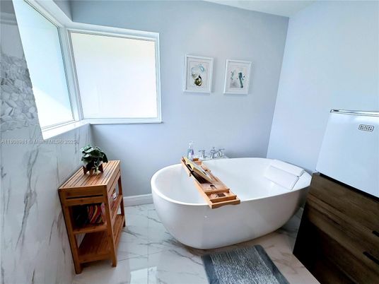 Bathroom, Free Standing Baths, Interior, Marble, Marble Walls