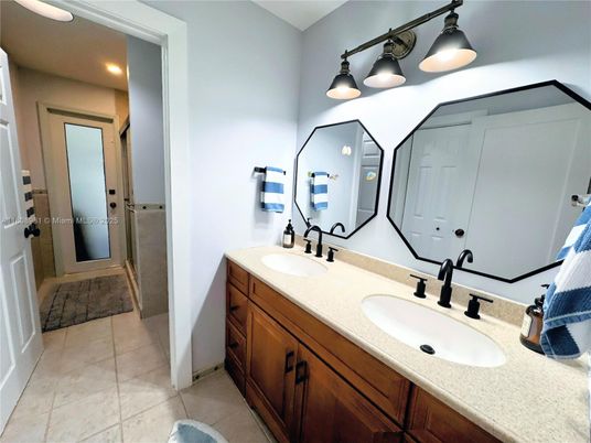 Bathroom, Dual Sink Vanities, Interior, Recessed Lighting
