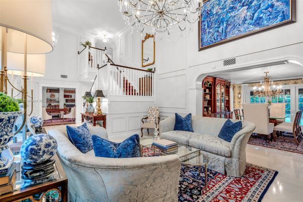 Chandelier, Dining room, Interior, Living room