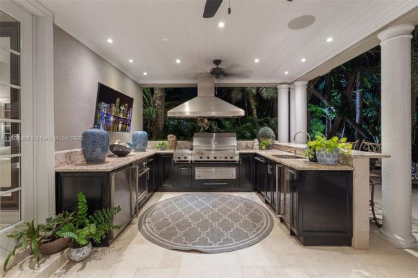 Exterior, Recessed Lighting, Stainless Steel Appliances