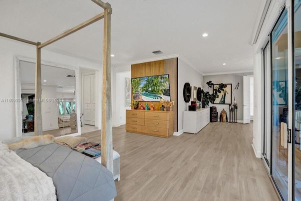 Interior, Recessed Lighting, Wood Texture Flooring