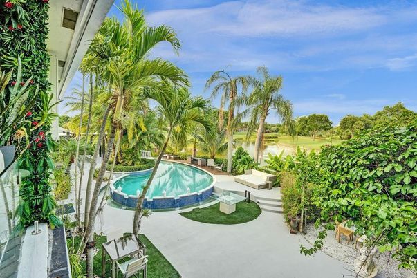 Exterior, Pool, Water