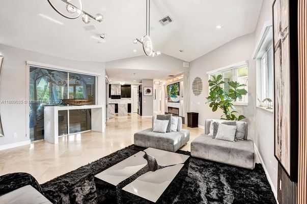 Interior, Living room, Pendant Lights, Recessed Lighting
