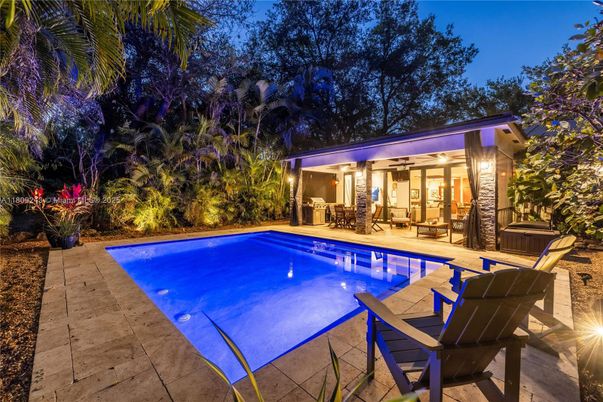 Exterior, Pool