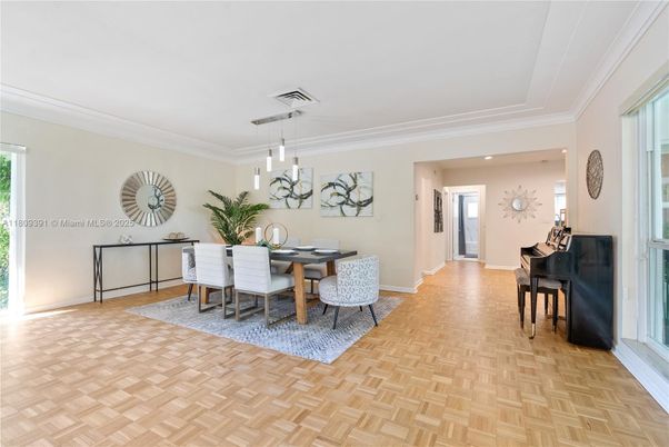 Chandelier, Dining room, Interior, Piano, Recessed Lighting, Wood Texture Flooring