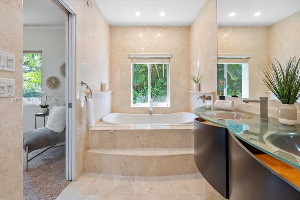 Bathroom, Interior, Recessed Lighting