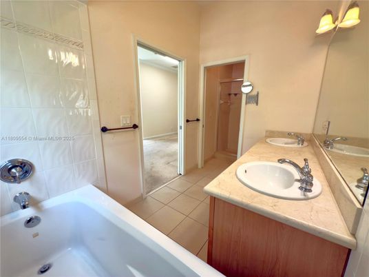 Bathroom, Dual Sink Vanities, Interior