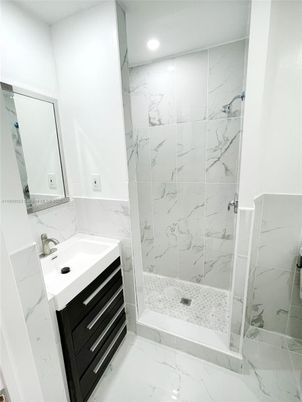 Bathroom, Interior, Marble, Marble Walls, Recessed Lighting