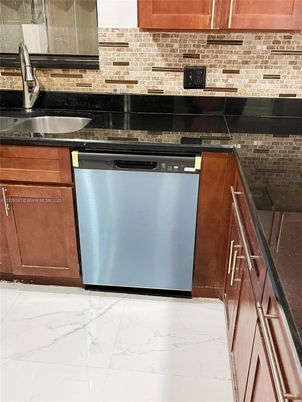 Interior, Kitchen, Marble, Stainless Steel Appliances