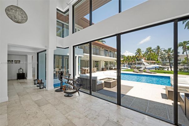 Interior, Pool, Sun Room
