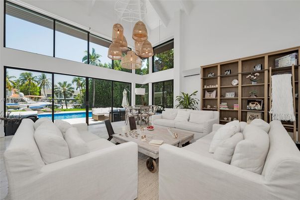 Dining room, Interior, Living room, Pendant Lights