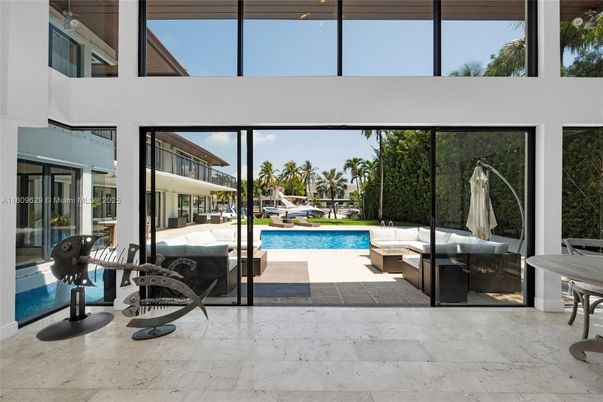 Exterior, Marble, Pool