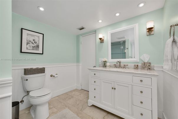 Bathroom, Interior, Recessed Lighting