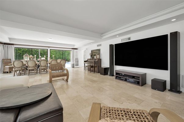 Dining room, Interior, Living room, Piano, Recessed Lighting