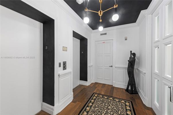 Interior, Pendant Lights, Wood Texture Flooring