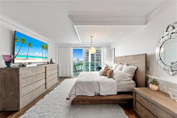 Bedroom, Interior, Pendant Lights, Recessed Lighting, Water, Wood Texture Flooring