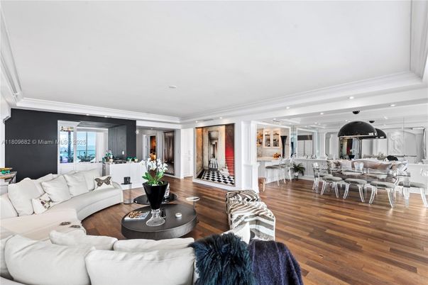 Dining room, Interior, Living room, Recessed Lighting, Wood Texture Flooring