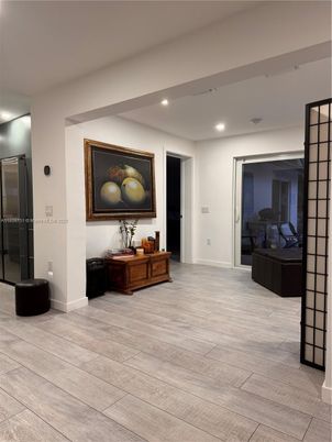 Interior, Recessed Lighting, Wood Texture Flooring