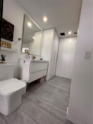 Bathroom, Interior, Recessed Lighting, Wood Texture Flooring