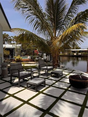 Exterior, Pool, Water