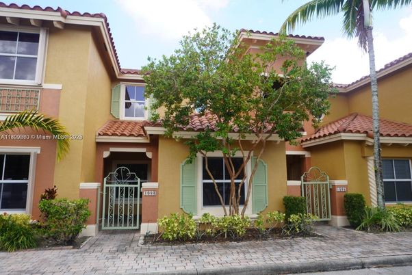 Exterior, Facade, Mediterranean