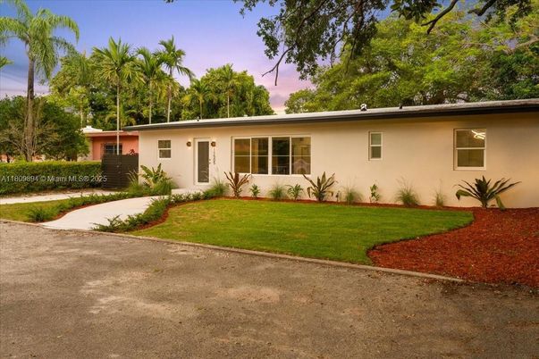 Backyard, Exterior, Facade, Ranch
