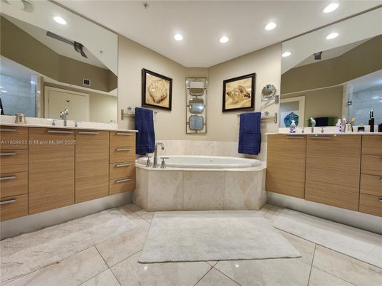Bathroom, Interior, Recessed Lighting