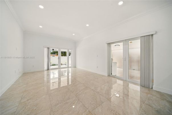Empty room, Interior, Recessed Lighting