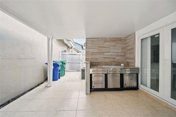 Exterior, Interior, Stainless Steel Appliances