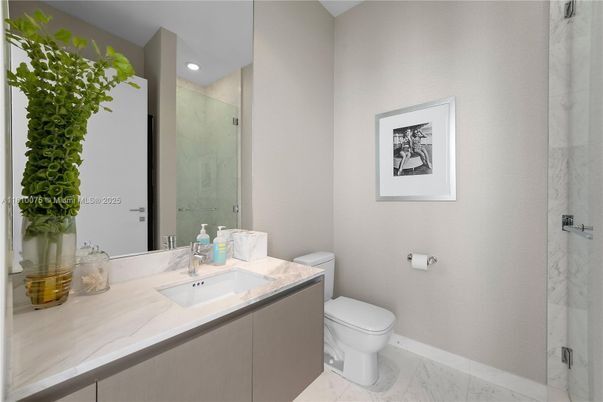 Bathroom, Interior, Marble, Marble Walls, Recessed Lighting