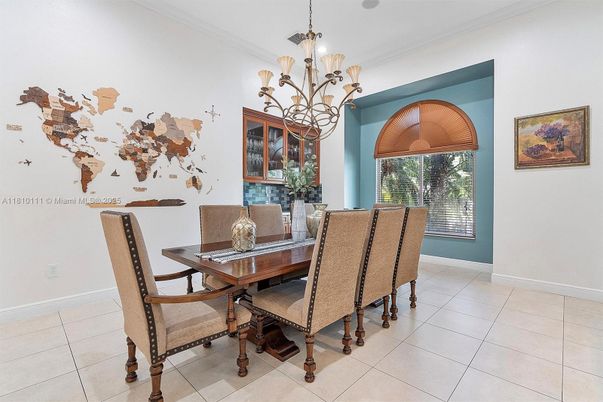 Chandelier, Dining room, Interior