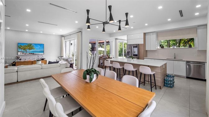 Dining room, Interior, Kitchen, Living room, Pendant Lights, Recessed Lighting, Stainless Steel Appliances