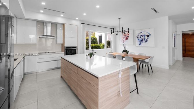Dining room, Interior, Kitchen, Pendant Lights, Recessed Lighting, Stainless Steel Appliances