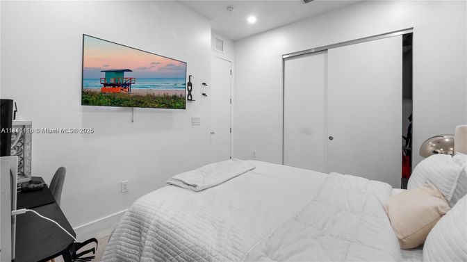 Bedroom, Interior, Recessed Lighting, Water