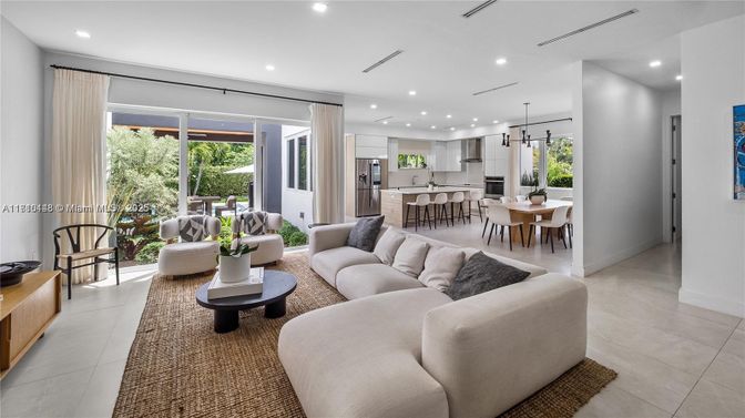 Dining room, Interior, Kitchen, Living room, Pendant Lights, Recessed Lighting, Stainless Steel Appliances