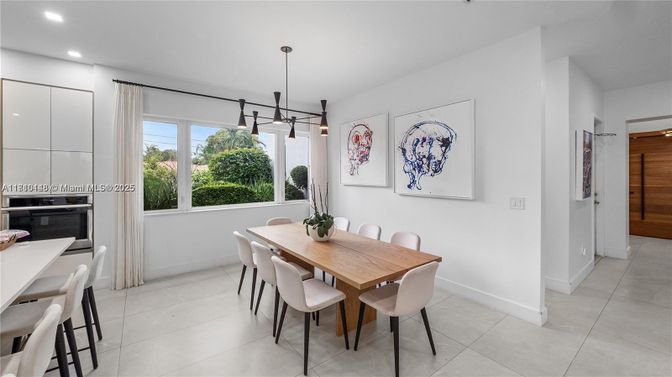 Dining room, Interior, Pendant Lights, Recessed Lighting