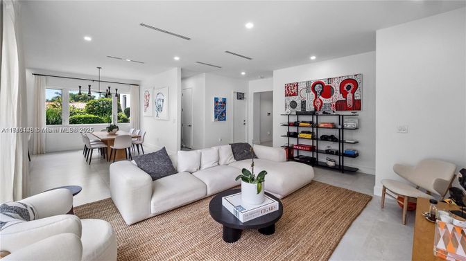 Dining room, Interior, Living room, Pendant Lights, Recessed Lighting