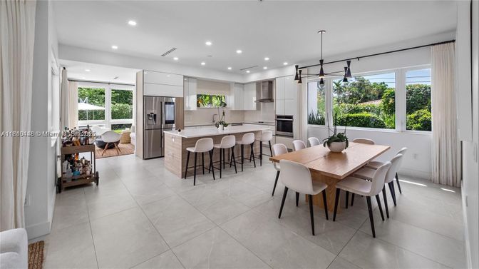 Dining room, Interior, Kitchen, Pendant Lights, Recessed Lighting, Stainless Steel Appliances