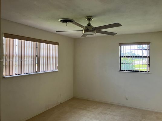 Empty room, Interior