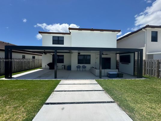 Backyard, Exterior, Facade, Modern