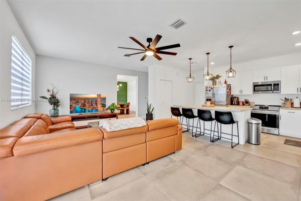 Interior, Kitchen, Living room, Pendant Lights, Recessed Lighting, Stainless Steel Appliances