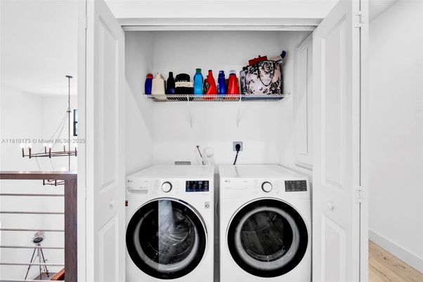 Interior, Utility Closets, Washer, Wood Texture Flooring