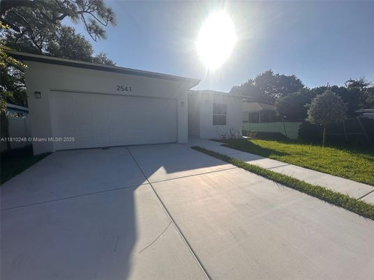 Detached Garage, Exterior